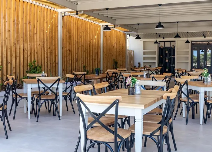 Kalogria Aparthotel Stoúpa