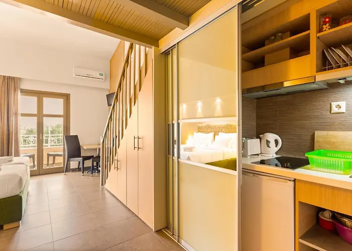 Aparthotel Kalogria 4*