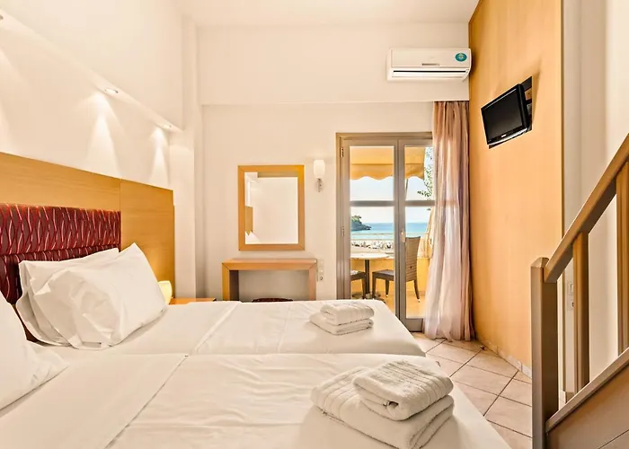 Kalogria Aparthotel 4*